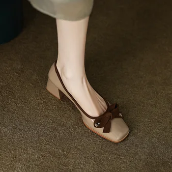 Rafinat de culoare de potrivire pantofi femei 2022 toamna francez singur arc pantofi femei retro din piele de brevet grosime medie tocuri mujer