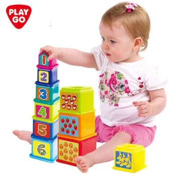 Blocurile numărul joc de băieți și fete joacă acasă puzzle mâna pe jucării